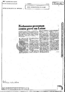Professores protestam contra greve em Letras