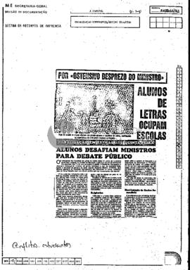 Alunos de Letras ocupam escolas