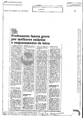 Professores fazem greve por melhores salários e reajustamento de letra